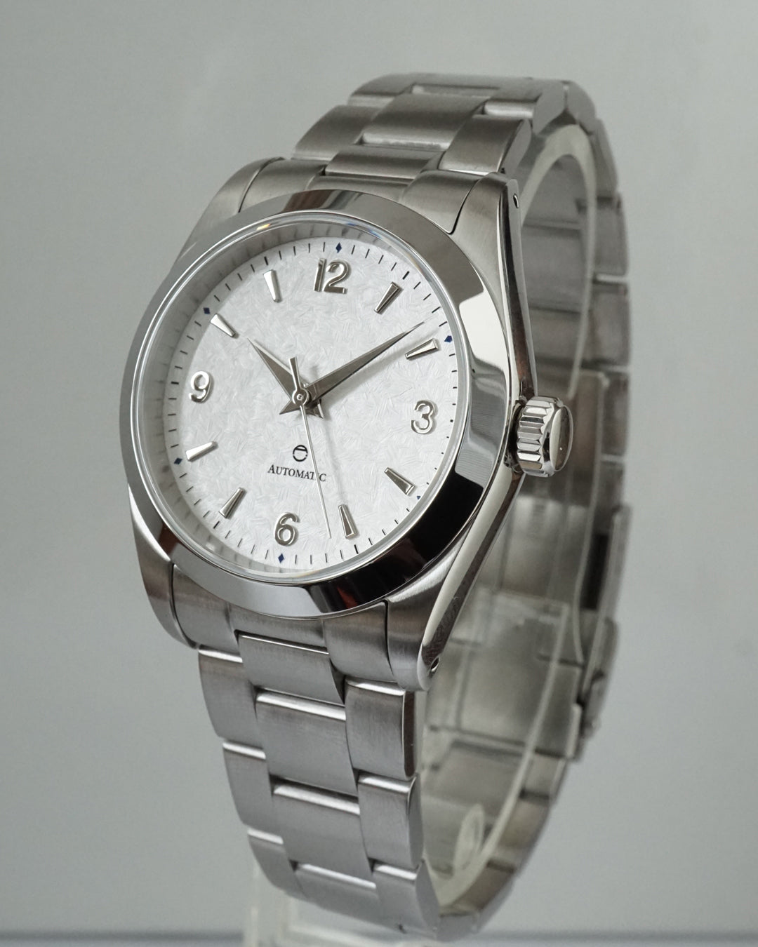 A6 Reverie White Snowflake