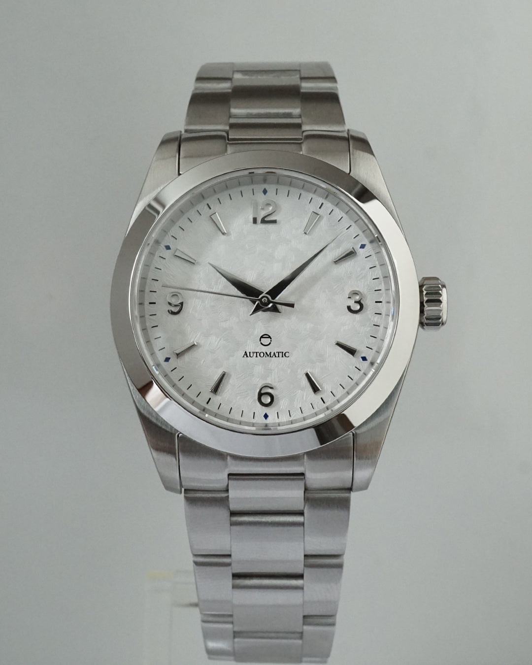 A6 Reverie White Snowflake