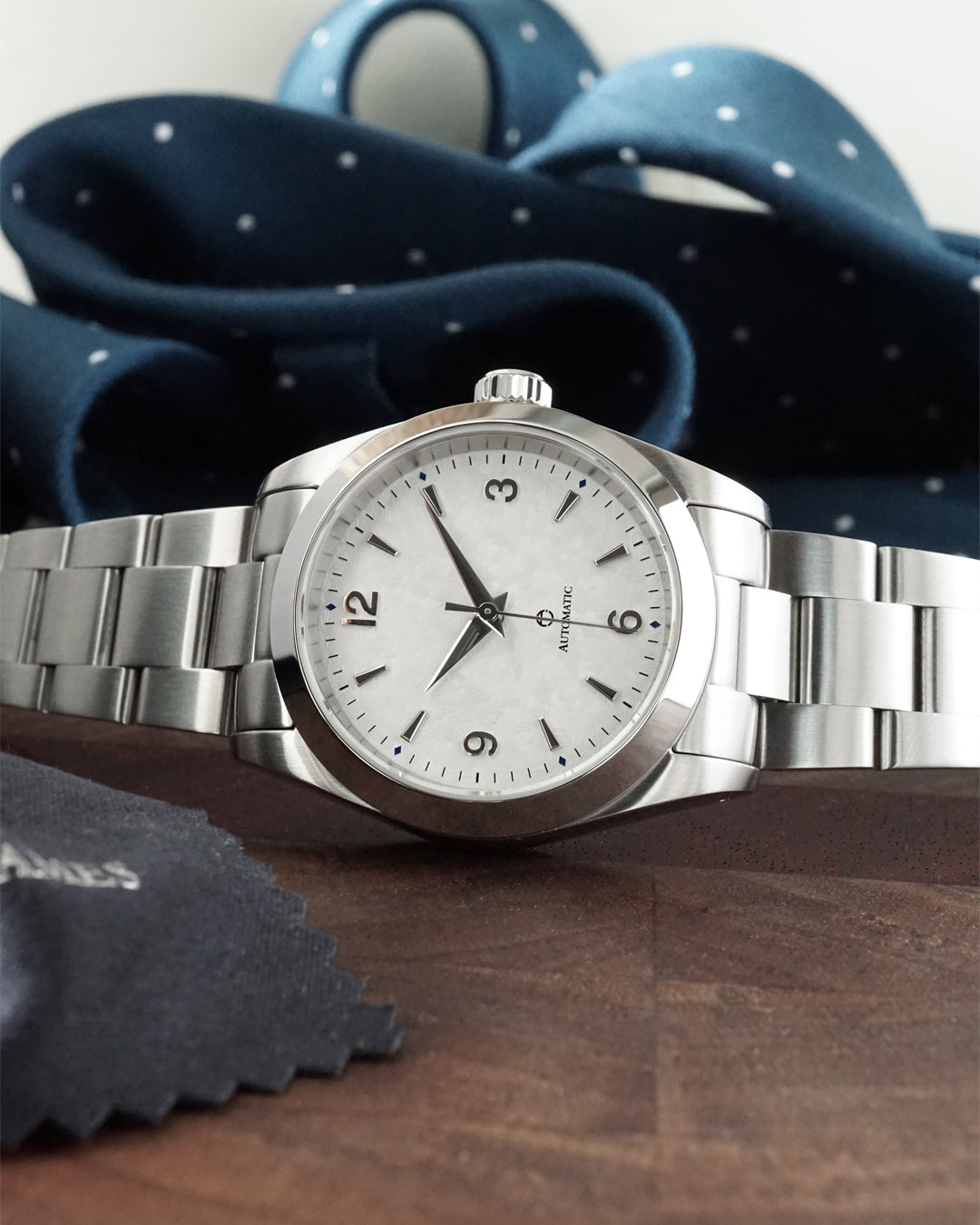 A6 Reverie White Snowflake