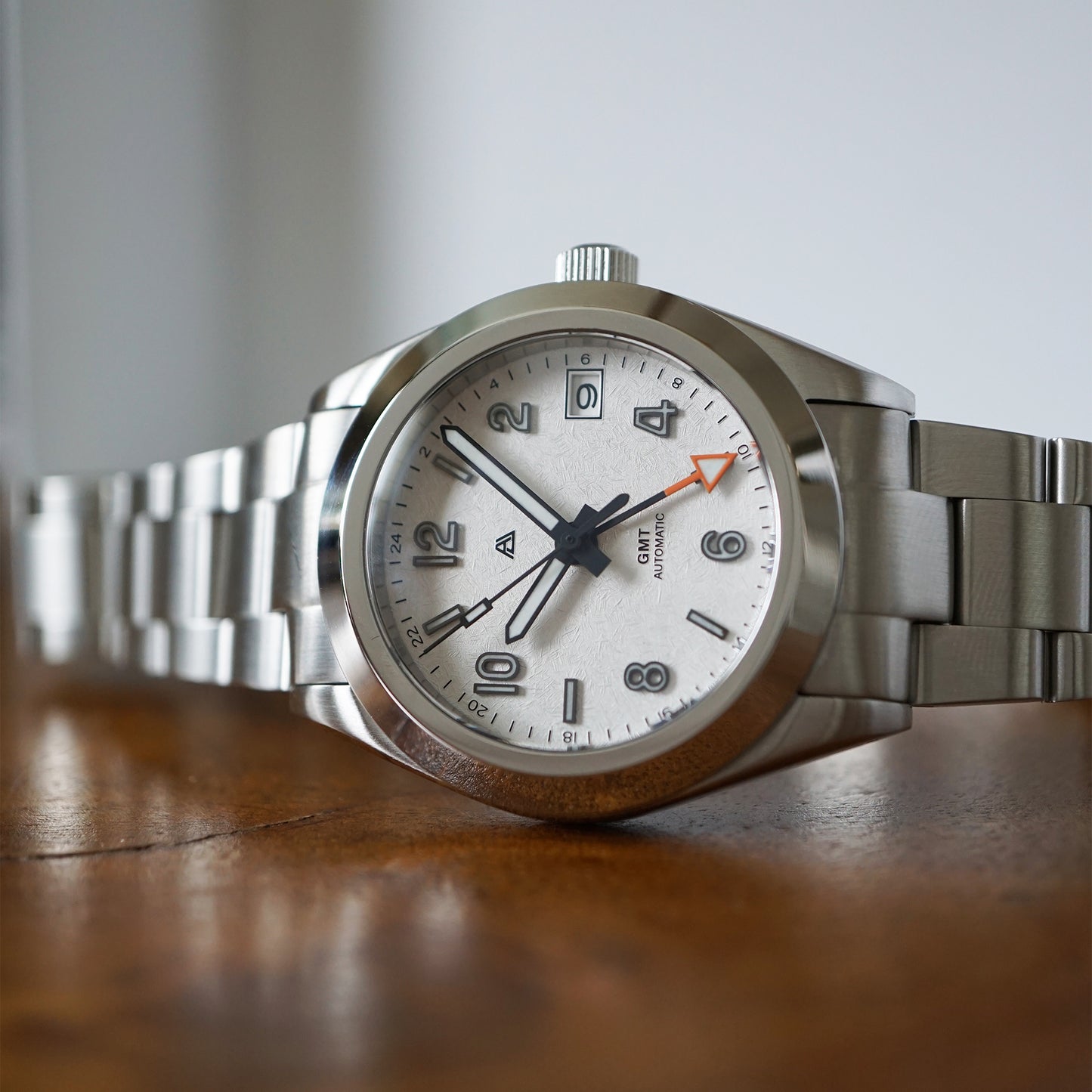 A4 Prelude 37 GMT White Snowflake (Floor Model)